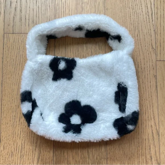 Girls White Fuzzy Daisy Plush Clutch For Cute Adventures 7”x9” - Picture 4 of 6